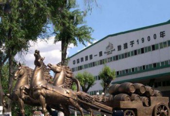 河南追求完美，华丽马车铜雕塑