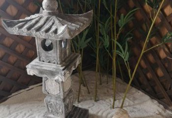 河南青石仿古灯笼雕塑是由中领雕塑定制的经典雕…