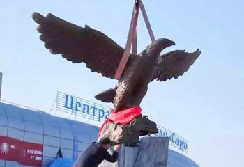 河南中领雕塑定制大型老鹰铜雕景观