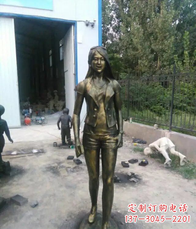 河南现代美女广场人物铜雕