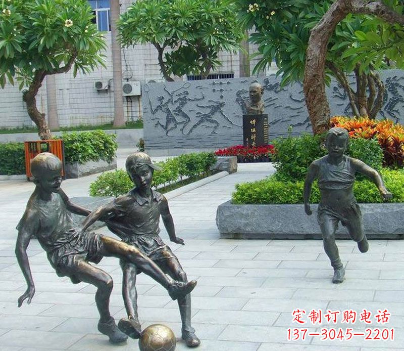 河南小孩踢足球公园景观铜雕