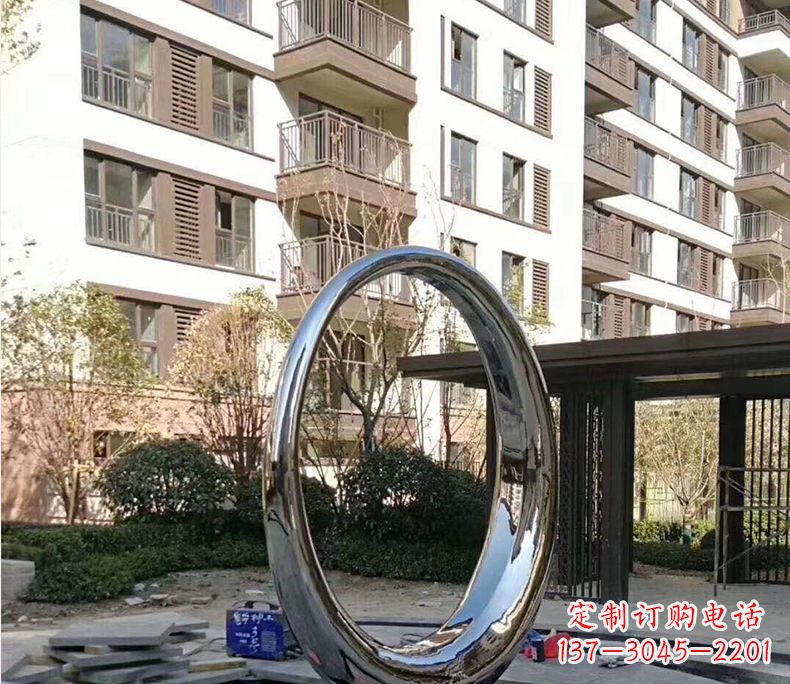 河南小区不锈钢镜面圆环雕塑