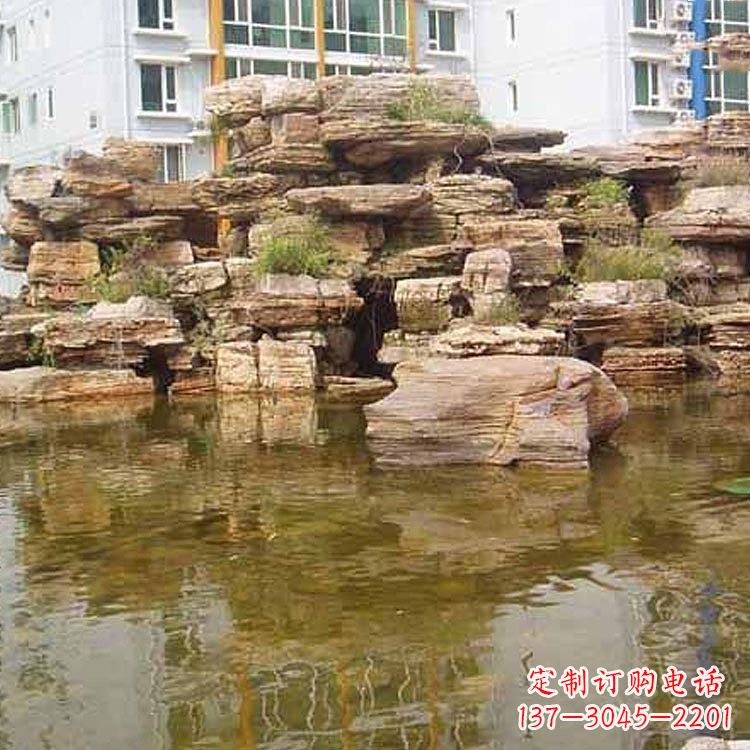 河南小区庭院假山鱼池