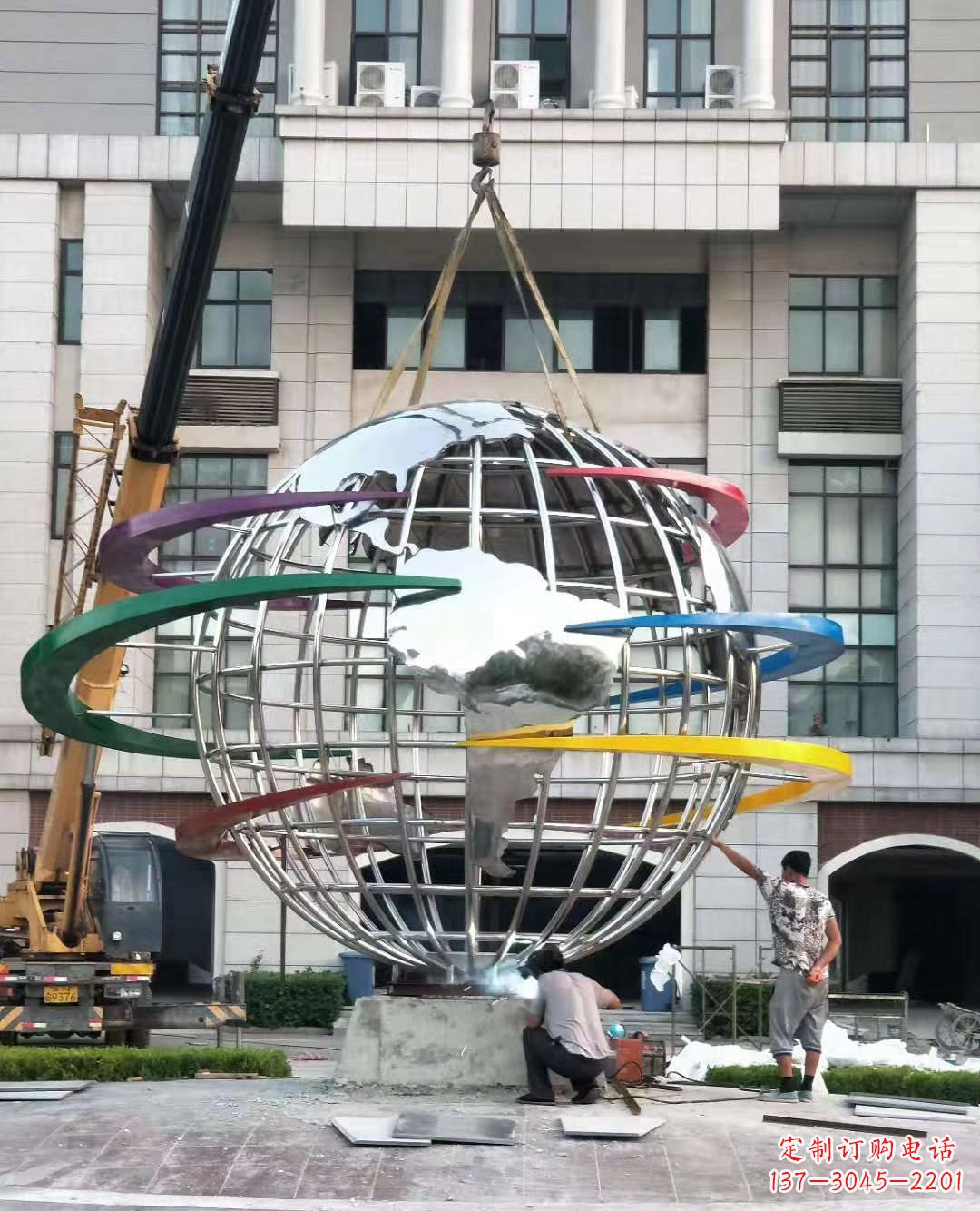 河南校园彩色不锈钢地球仪雕塑
