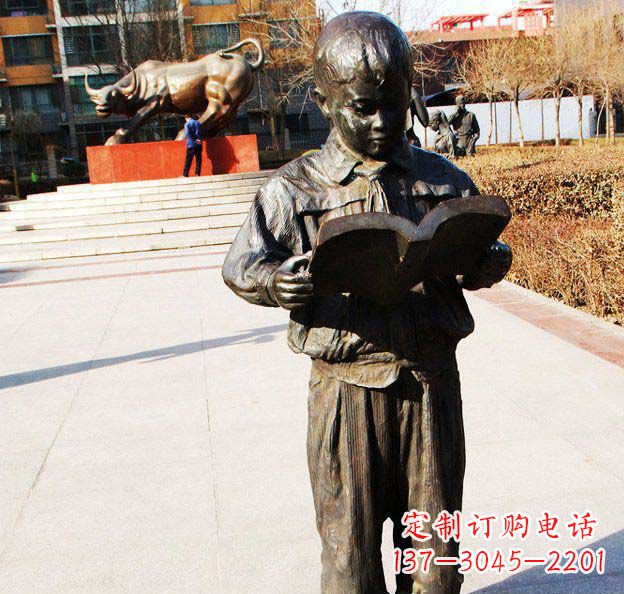 河南校园看书的小学生人物铜雕