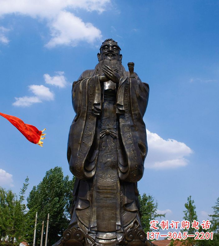 河南校园里的孔子雕像