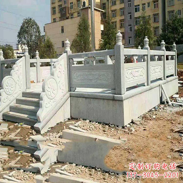 河南校园青石升旗台