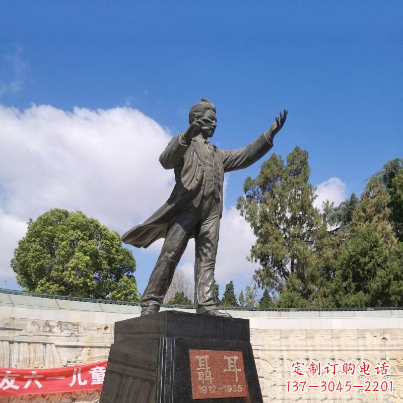 河南音乐家聂耳公园广场雕像