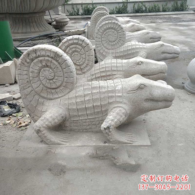 河南园林水池水景鳄鱼砂岩喷水雕塑