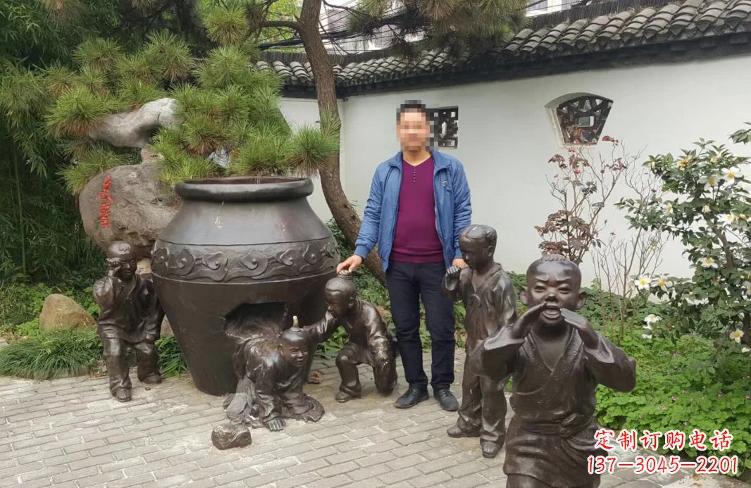 河南园林司马光砸缸铜雕