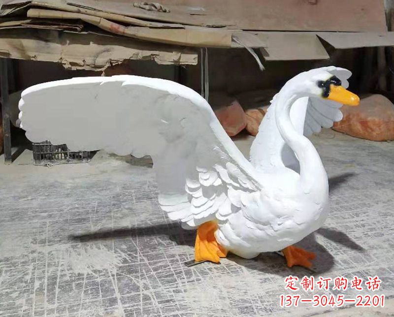 河南展翅翱翔的仿真白天鹅发光款
