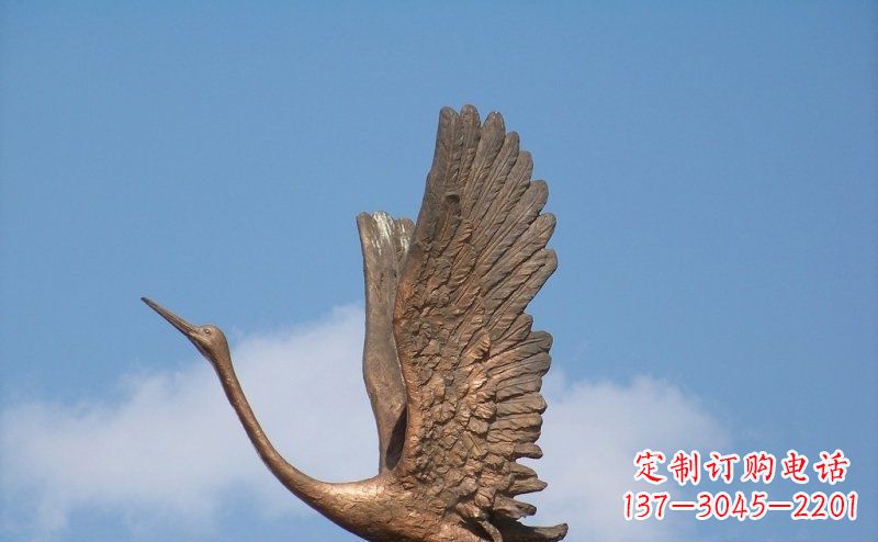 河南展翅高飞的仙鹤动物铜雕