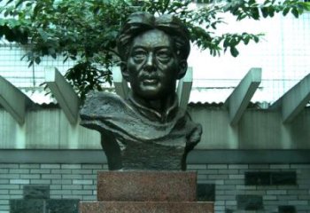 河南校园名人徐悲鸿头像雕塑