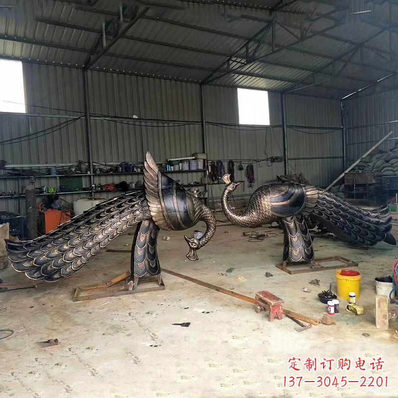 河南铸铜孔雀雕塑