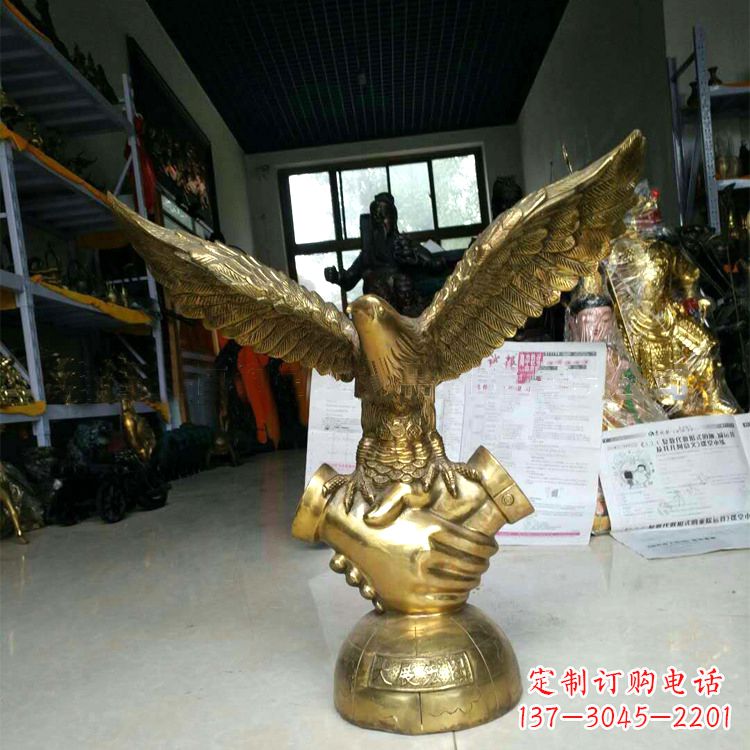 河南铸铜老鹰雕塑大展宏图