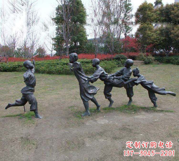 河南铸铜老鹰捉小鸡儿童雕塑
