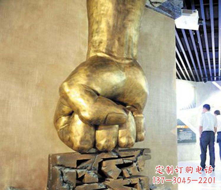 河南反腐廉政文化拳头雕塑