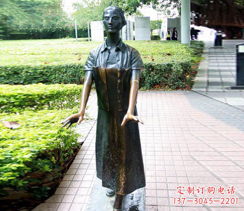 河南走路的盲人女孩铜雕