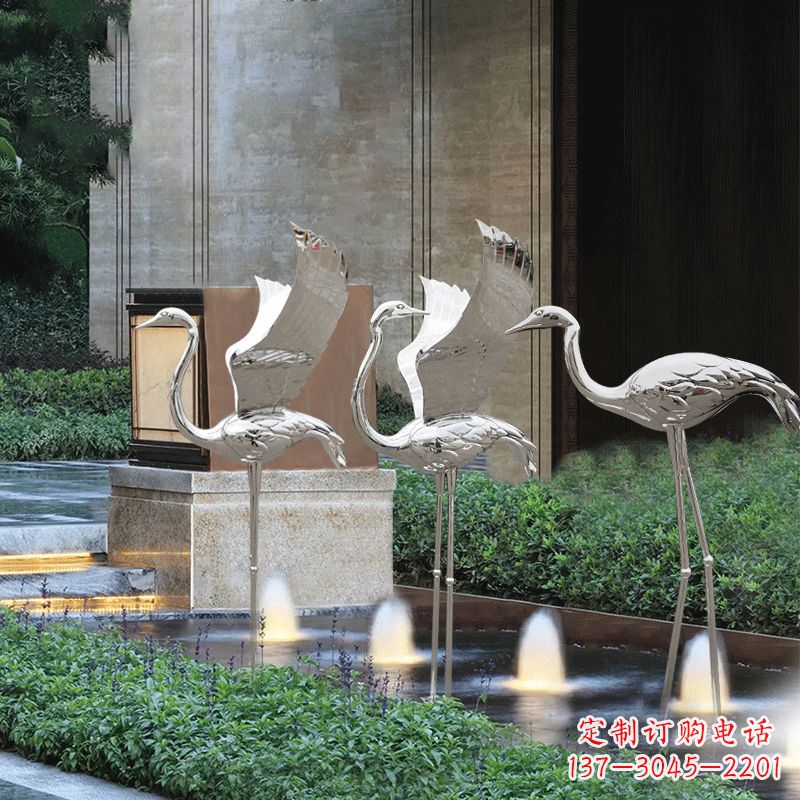 河南鹤雕塑-公园不锈钢镜面喷泉中的鹤雕塑